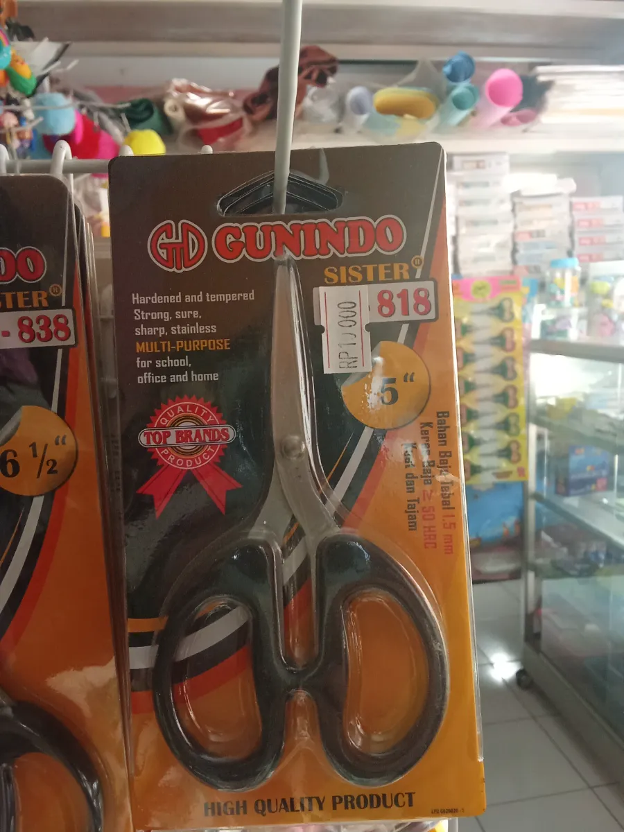 Gunting kecil